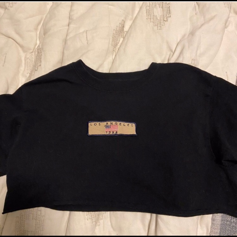SUPER CUTE CROPPED T SHIRT!!